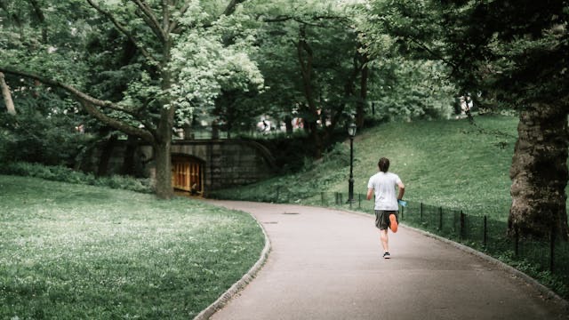 건강한 개인주의는 관계로부터 거리두기를 할 수 있는 혼자만의 시간이다.