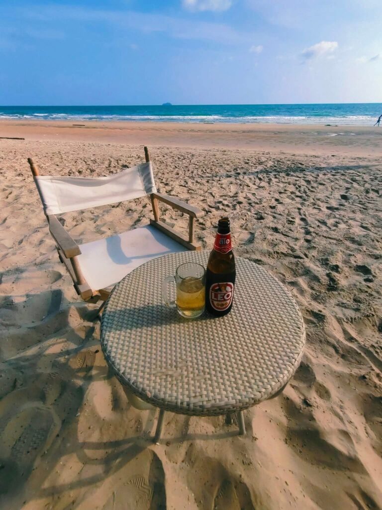 해변 러닝 후 맥주 한잔의 달콤함 이미지