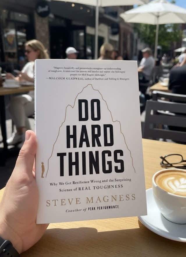 뇌의 저항 극복과 멘탈 강화를 다룬 도서 Do Hard Things 표지